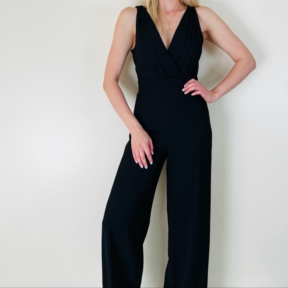 Zara Sleeveless V-neck Romper Minimalist Jumpsuit in Solid Black size Medium